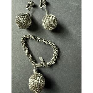 Vintage Lisa Mesh Clip Earrings Bracelet Set Silver Tone Bauble Retro Career Mod